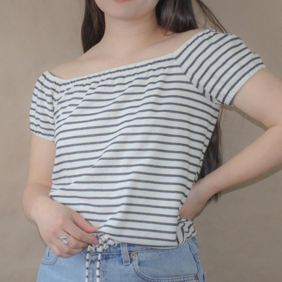 Madewell Tops - Women's Madewell Size Small Short Sleeve Gray and White Strioped Top